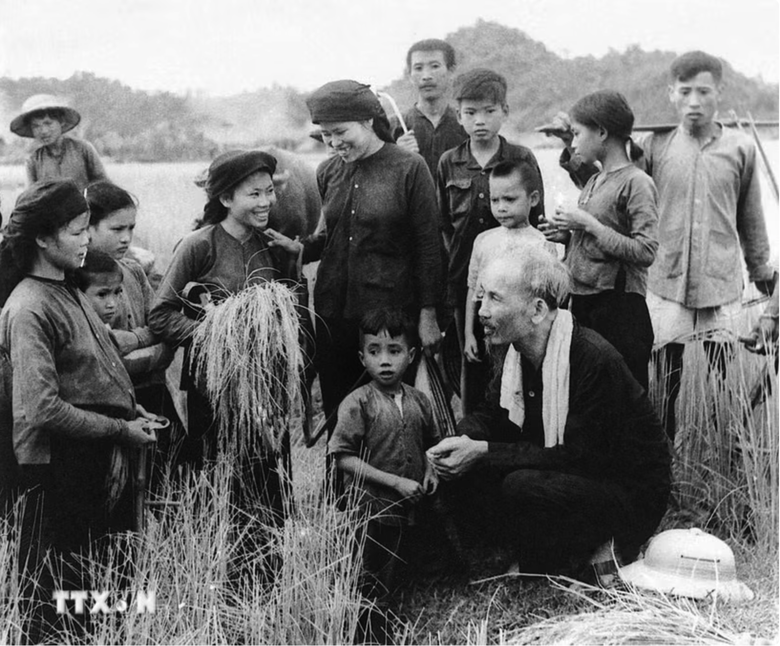 Chủ tịch Hồ Ch&iacute; Minh: Từ kh&aacute;t vọng cứu nước đến giải ph&oacute;ng d&acirc;n tộc, con người- Ảnh 1.