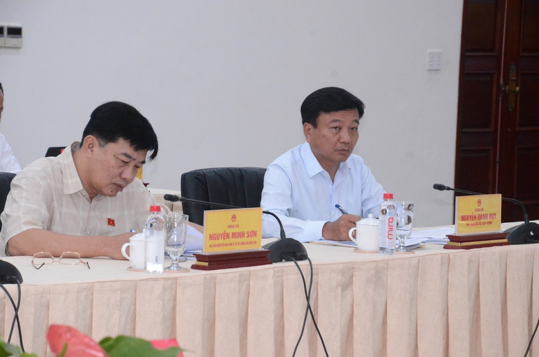 Ph&oacute; chủ tịch Quốc hội Nguyễn Hồng Di&ecirc;n thị s&aacute;t tuyến đường sắt L&agrave;o Cai-H&agrave; Nội-Hải Ph&ograve;ng- Ảnh 8.