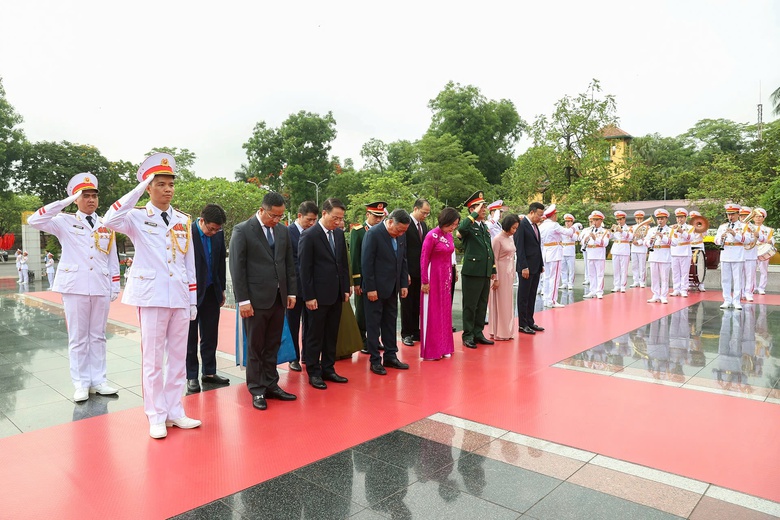 L&atilde;nh đạo Đảng, Nh&agrave; nước v&agrave;o Lăng viếng Chủ tịch Hồ Ch&iacute; Minh- Ảnh 12.