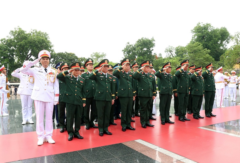L&atilde;nh đạo Đảng, Nh&agrave; nước v&agrave;o Lăng viếng Chủ tịch Hồ Ch&iacute; Minh- Ảnh 9.