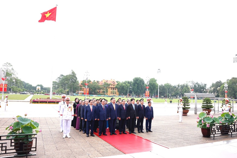 L&atilde;nh đạo Đảng, Nh&agrave; nước v&agrave;o Lăng viếng Chủ tịch Hồ Ch&iacute; Minh- Ảnh 2.