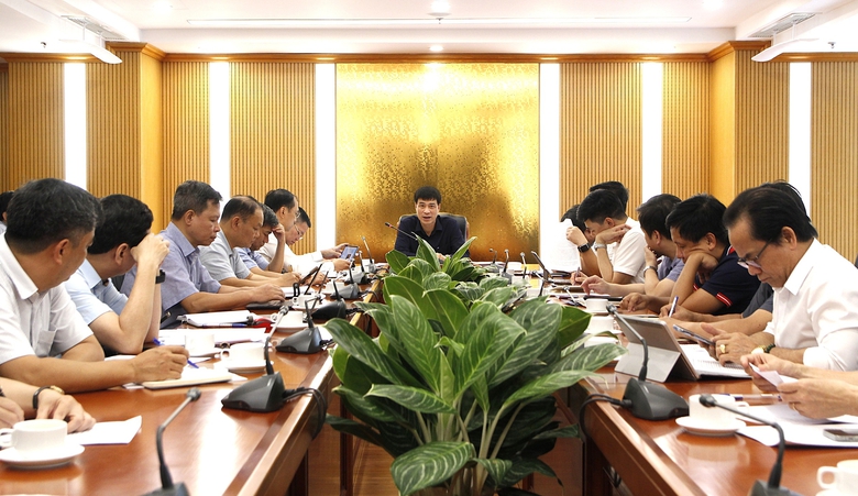 Thứ trưởng Phạm Minh H&agrave; chủ tr&igrave; cuộc họp về việc th&agrave;nh lập ph&ograve;ng th&iacute; nghiệm trọng điểm phục vụ ph&aacute;t triển c&ocirc;ng nghệ chiến lược trong lĩnh vực đường sắt.