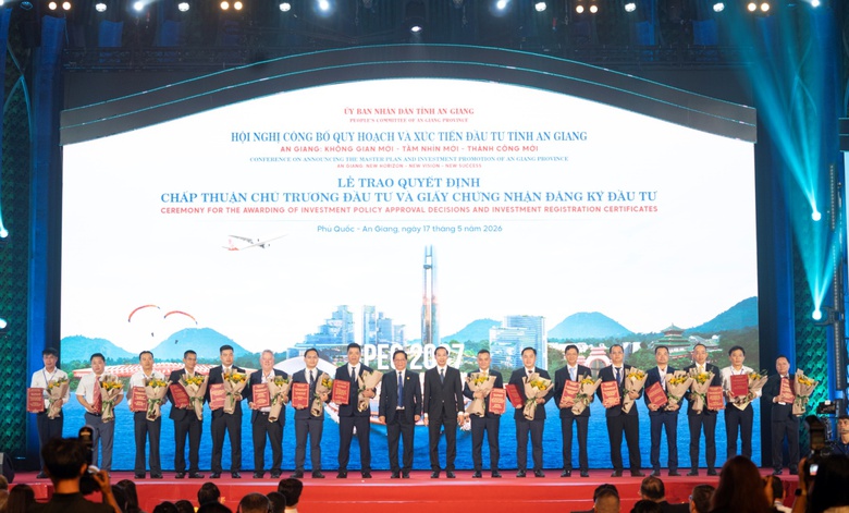 INSEE Việt Nam nhận Quyết định chấp thuận chủ trương đầu tư cho dự &aacute;n hợp nhất d&acirc;y chuyền 1 v&agrave; d&acirc;y chuyền 2, 3 của nh&agrave; m&aacute;y xi măng H&ograve;n Ch&ocirc;ng tại x&atilde; Ki&ecirc;n Lương, tỉnh An Giang.