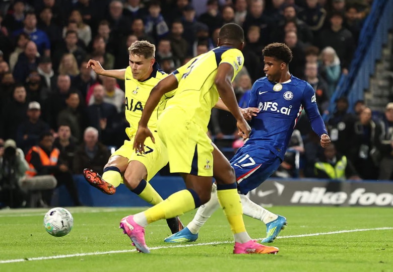 Enzo lập si&ecirc;u phẩm, Chelsea hạ gục Tottenham ở derby London- Ảnh 2.