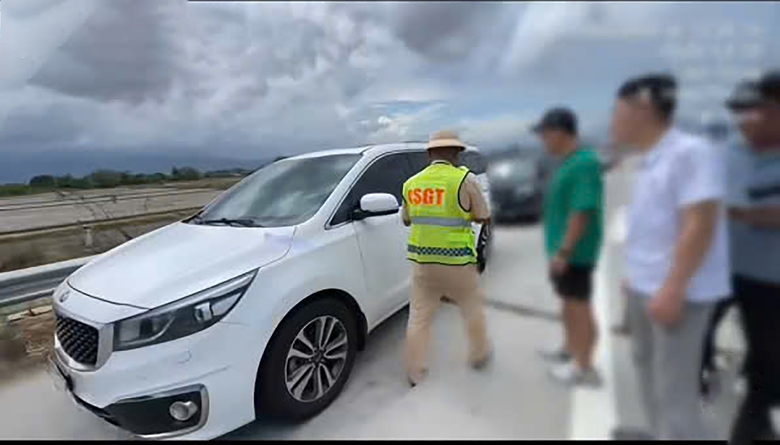 T&agrave;i xế kh&ocirc;ng bằng l&aacute;i, chạy qu&aacute; tốc độ tr&ecirc;n cao tốc bị phạt gần 20 triệu đồng- Ảnh 1.