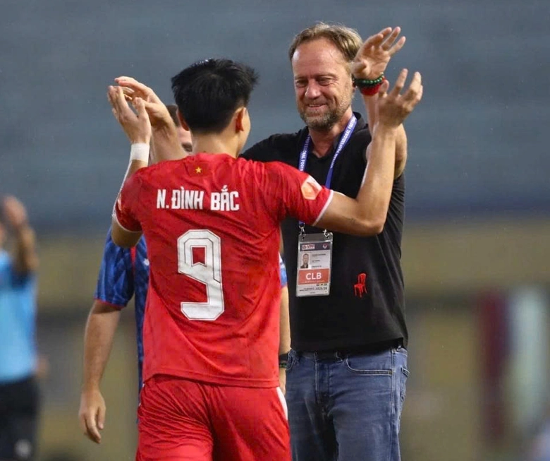 V-League: Đ&igrave;nh Bắc tỏa s&aacute;ng, CLB C&ocirc;ng an H&agrave; Nội thắng dễ Hải Ph&ograve;ng- Ảnh 1.