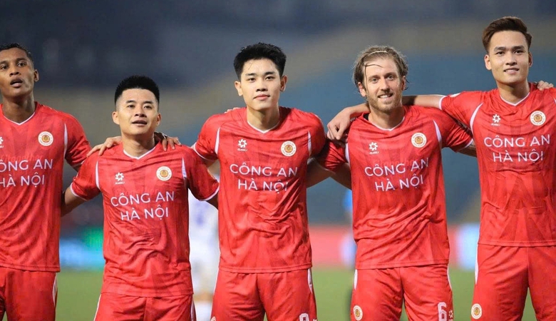 V-League: Đ&igrave;nh Bắc tỏa s&aacute;ng, CLB C&ocirc;ng an H&agrave; Nội thắng dễ Hải Ph&ograve;ng- Ảnh 2.