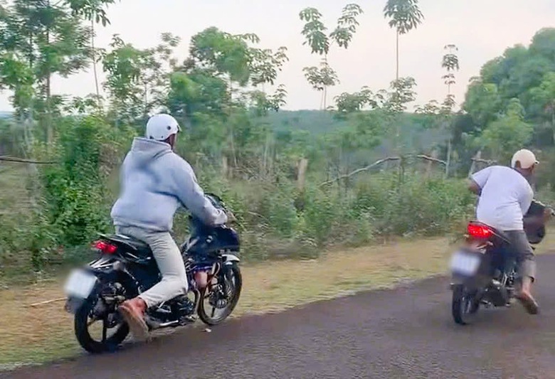 Xử l&yacute; nh&oacute;m thanh ni&ecirc;n bốc đầu xe, quay clip đăng l&ecirc;n mạng x&atilde; hội để c&acirc;u view- Ảnh 1.