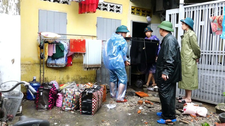 Quảng Ninh: Khẩn cấp khắc phục nhiều điểm ngập &uacute;ng, sạt lở mất an to&agrave;n sau mưa lớn- Ảnh 10.