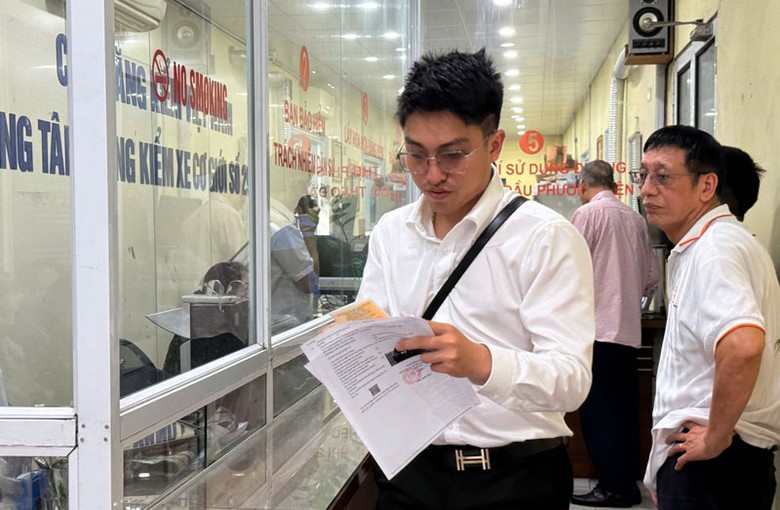 Cải cách hành chính gắn với chuyển đổi số đang tạo chuyển biến tích cực trong quản lý hoạt động xây dựng. (Trong ảnh: Người dân làm thủ tục tại Trung tâm phục vụ hành chính công TP Hà Nội - Chi nhánh số 1) Ảnh: Yến Chi Cải cách hành chính gắn với chuyển đổi số đang tạo chuyển biến tích cực trong quản lý hoạt động xây dựng. (Trong ảnh: Người dân làm thủ tục tại Trung tâm phục vụ hành chính công TP Hà Nội - Chi nhánh số 1) Ảnh: Yến Chi