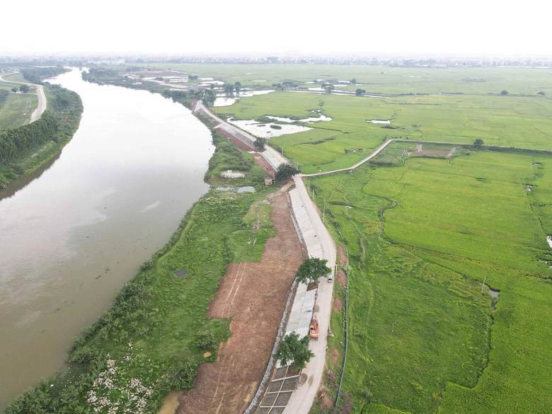 Bắc Ninh: Tăng tốc gia cố đ&ecirc; xung yếu trước cao điểm m&ugrave;a mưa lũ- Ảnh 5.
