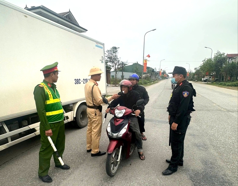Tai nạn giao thông diễn biến phức tạp, Hà Tĩnh phối hợp đồng bộ nhiều giải pháp- Ảnh 2. Tai nạn giao thông diễn biến phức tạp, Hà Tĩnh phối hợp đồng bộ nhiều giải pháp- Ảnh 2.