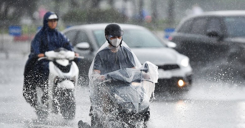 Mưa d&ocirc;ng bao phủ Bắc Bộ, cảnh b&aacute;o lũ qu&eacute;t, sạt lở đất- Ảnh 1.