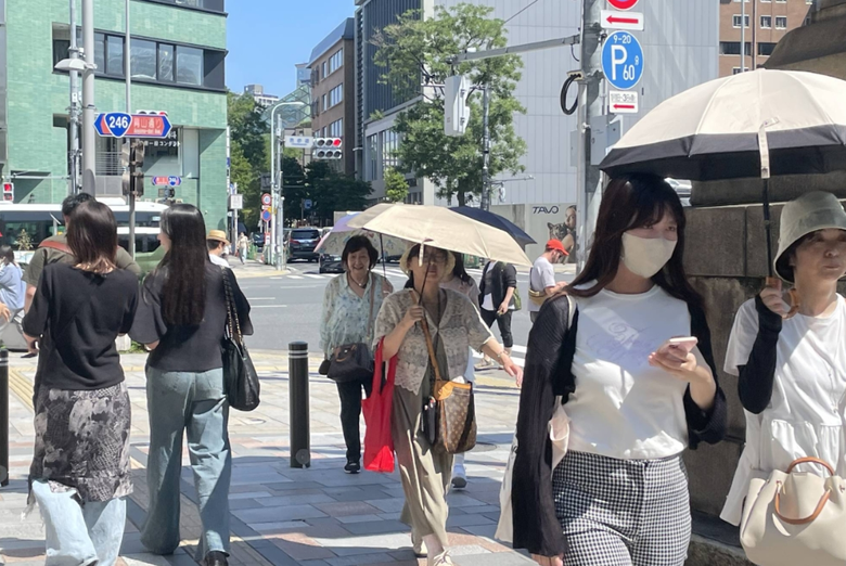 Japanese construction firms deploy technology to counter rising summer heat risks at work- Ảnh 1.