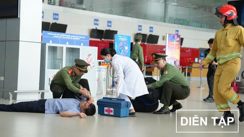 Hơn 300 người diễn tập xử l&yacute; t&igrave;nh huống can thiệp bất hợp ph&aacute;p tại s&acirc;n bay Nội B&agrave;i- Ảnh 12.