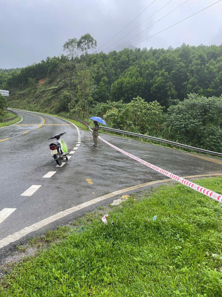 Một số tuyến đường ở Quảng Ninh tạm cấm lưu thông do mưa lớn, sạt lở- Ảnh 4. Một số tuyến đường ở Quảng Ninh tạm cấm lưu thông do mưa lớn, sạt lở- Ảnh 4.