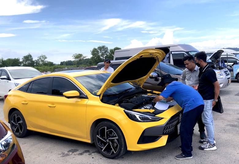 Đề xuất rút ngắn thời gian cấp giấy chứng nhận đăng kiểm, tem kiểm định ô tô- Ảnh 1. Đề xuất rút ngắn thời gian cấp giấy chứng nhận đăng kiểm, tem kiểm định ô tô- Ảnh 1.