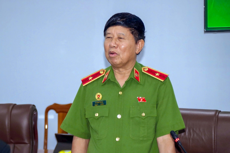 Hội Cựu C&ocirc;ng an nh&acirc;n d&acirc;n, B&aacute;o X&acirc;y dựng hỗ trợ b&agrave; con Vĩnh Long- Ảnh 2.