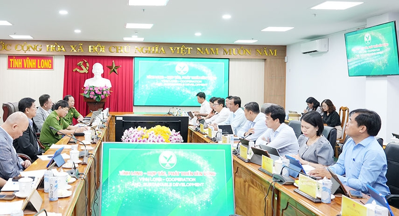 Hội Cựu C&ocirc;ng an nh&acirc;n d&acirc;n, B&aacute;o X&acirc;y dựng hỗ trợ b&agrave; con Vĩnh Long- Ảnh 1.