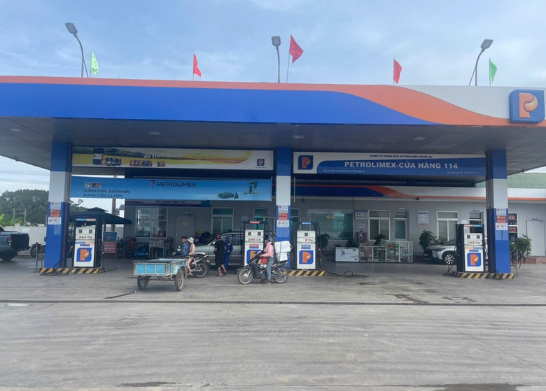 Chuyển đổi xăng E10 tại Nghệ An: Hạ tầng hoàn tất, chủ động nguồn cung trước lộ trình- Ảnh 1. Chuyển đổi xăng E10 tại Nghệ An: Hạ tầng hoàn tất, chủ động nguồn cung trước lộ trình- Ảnh 1.