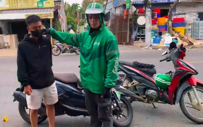 TP.HCM: Xử l&yacute; nam t&agrave;i xế c&ocirc;ng nghệ h&agrave;nh hung người đi đường- Ảnh 1.