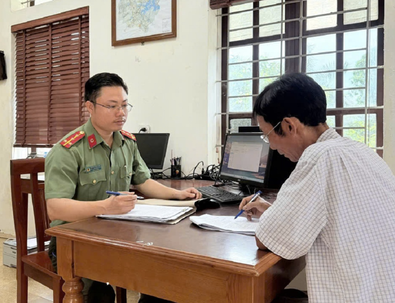 Nghệ An: Chia sẻ th&ocirc;ng tin sai sự thật, người đ&agrave;n &ocirc;ng bị xử phạt 7,5 triệu đồng- Ảnh 1.