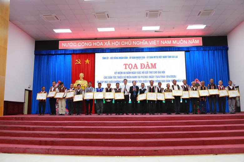 Gia Lai phấn đấu đạt 100% chỉ tiêu cán bộ người dân tộc thiểu số vào năm 2035- Ảnh 1. Gia Lai phấn đấu đạt 100% chỉ tiêu cán bộ người dân tộc thiểu số vào năm 2035- Ảnh 1.