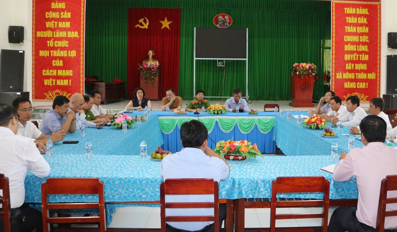 Hội Cựu C&ocirc;ng an nh&acirc;n d&acirc;n, B&aacute;o X&acirc;y dựng hỗ trợ b&agrave; con Vĩnh Long- Ảnh 4.