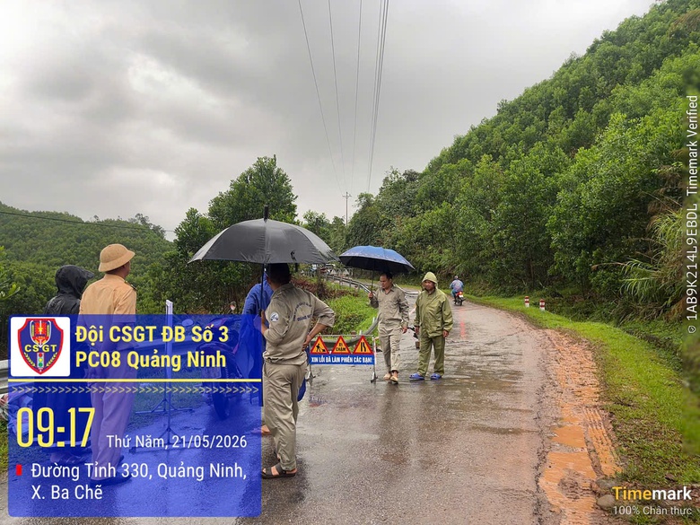 Một số tuyến đường ở Quảng Ninh tạm cấm lưu thông do mưa lớn, sạt lở- Ảnh 3. Một số tuyến đường ở Quảng Ninh tạm cấm lưu thông do mưa lớn, sạt lở- Ảnh 3.