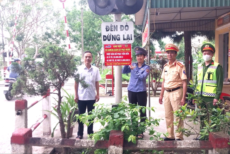 Gắn biển tuyên truyền mới, nâng cao an toàn giao thông đường sắt ở Nghệ An- Ảnh 1. Gắn biển tuyên truyền mới, nâng cao an toàn giao thông đường sắt ở Nghệ An- Ảnh 1.