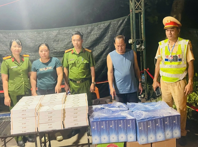 Khởi tố hai đối tượng buôn bán thuốc lá nhập lậu ở Huế- Ảnh 2. Khởi tố hai đối tượng buôn bán thuốc lá nhập lậu ở Huế- Ảnh 2.