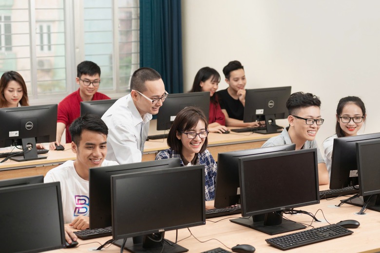 Sinh vi&ecirc;n ng&agrave;nh vi mạch, khoa học cơ bản nhận học bổng tới 8,4 triệu đồng mỗi th&aacute;ng- Ảnh 1.