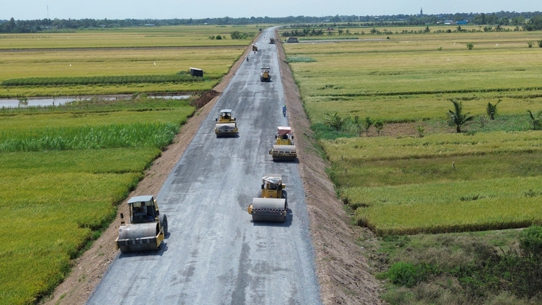 Đồng Th&aacute;p: B&igrave;nh ổn gi&aacute; vật liệu, gỡ vướng giải ng&acirc;n vốn đầu tư c&ocirc;ng- Ảnh 1.