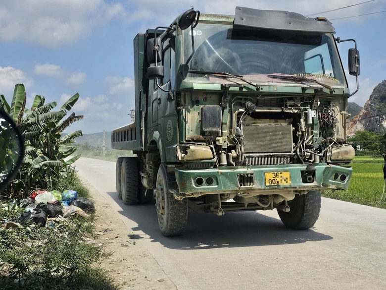 Thanh H&oacute;a siết xe qu&aacute; tải ở mỏ đ&aacute;, l&agrave;ng nghề, xử nghi&ecirc;m vi phạm- Ảnh 4.