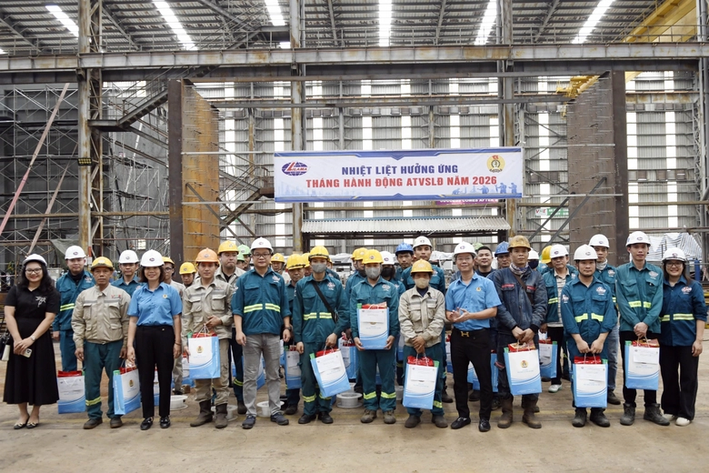 C&ocirc;ng đo&agrave;n LILAMA tặng qu&agrave; động vi&ecirc;n người lao động nh&acirc;n dịp Th&aacute;ng C&ocirc;ng nh&acirc;n 2026- Ảnh 2.