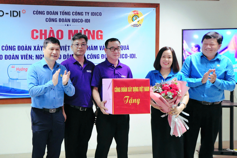 Đồng h&agrave;nh c&ugrave;ng người lao động tr&ecirc;n h&agrave;nh tr&igrave;nh đưa si&ecirc;u s&acirc;n bay Long Th&agrave;nh về đ&iacute;ch- Ảnh 6.