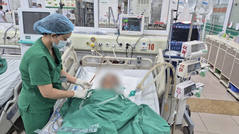 Chủ quan với vi&ecirc;n sỏi niệu quản si&ecirc;u nhỏ, một phụ nữ nguy kịch- Ảnh 1.