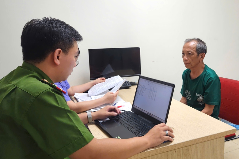 Bắt ''thần y'' rởm Nguyễn Tiến Nam chữa bệnh bằng nước ion kiềm, lừa gần 100 tỷ đồng- Ảnh 1. Bắt ''thần y'' rởm Nguyễn Tiến Nam chữa bệnh bằng nước ion kiềm, lừa gần 100 tỷ đồng- Ảnh 1.