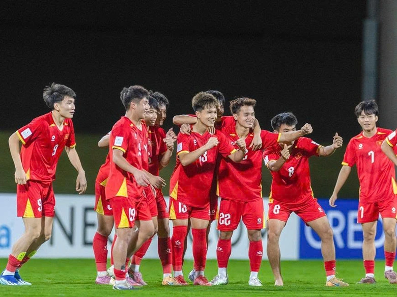 HLV Roland mơ c&ugrave;ng U17 Việt Nam l&agrave;m n&ecirc;n kỳ t&iacute;ch ở World Cup- Ảnh 1.