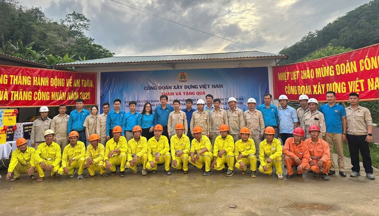 Trao y&ecirc;u thương, tiếp động lực cho c&ocirc;ng nh&acirc;n Thủy điện Bảo Lạc A- Ảnh 2.