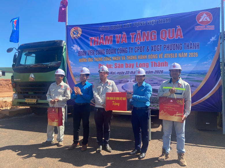 Đồng h&agrave;nh c&ugrave;ng người lao động tr&ecirc;n h&agrave;nh tr&igrave;nh đưa si&ecirc;u s&acirc;n bay Long Th&agrave;nh về đ&iacute;ch- Ảnh 3.
