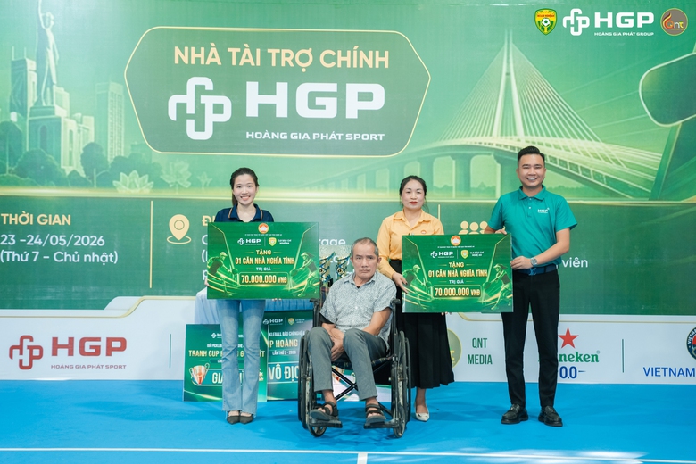 Giải Pickleball B&aacute;o ch&iacute; Nghệ An trao 2 nh&agrave; t&igrave;nh nghĩa, 50 suất sinh kế cho hộ ngh&egrave;o- Ảnh 1.