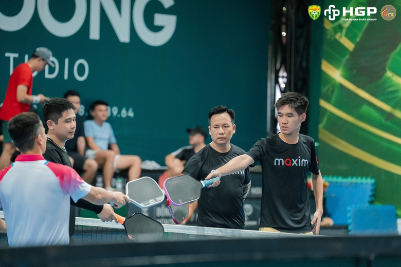 Giải Pickleball B&aacute;o ch&iacute; Nghệ An trao 2 nh&agrave; t&igrave;nh nghĩa, 50 suất sinh kế cho hộ ngh&egrave;o- Ảnh 4.