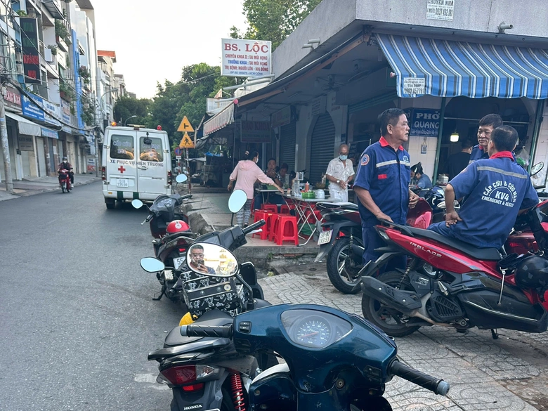 TP.HCM: Tài xế xe ôm tử vong trong chợ Bàu Cát- Ảnh 1. TP.HCM: Tài xế xe ôm tử vong trong chợ Bàu Cát- Ảnh 1.