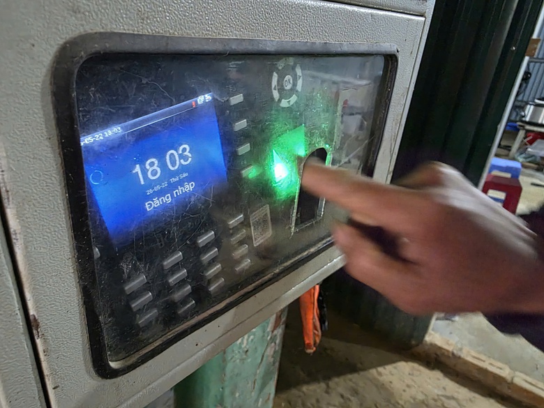 C&ocirc;ng nh&acirc;n "neo m&igrave;nh" giữa s&ocirc;ng Đ&agrave; thi c&ocirc;ng cầu d&acirc;y văng c&oacute; nhịp ch&iacute;nh d&agrave;i nhất Việt Nam- Ảnh 34.