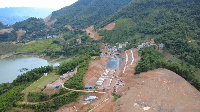 C&ocirc;ng nh&acirc;n "neo m&igrave;nh" giữa s&ocirc;ng Đ&agrave; thi c&ocirc;ng cầu d&acirc;y văng c&oacute; nhịp ch&iacute;nh d&agrave;i nhất Việt Nam- Ảnh 39.
