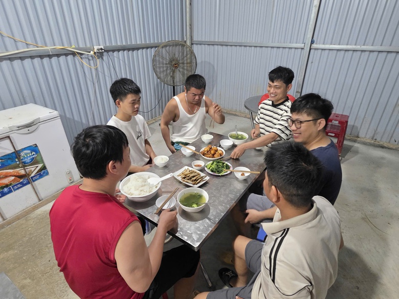 C&ocirc;ng nh&acirc;n "neo m&igrave;nh" giữa s&ocirc;ng Đ&agrave; thi c&ocirc;ng cầu d&acirc;y văng c&oacute; nhịp ch&iacute;nh d&agrave;i nhất Việt Nam- Ảnh 22.