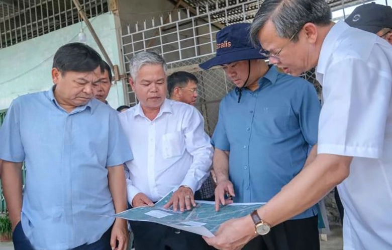 Cần Thơ chật vật ứng ph&oacute; với sạt lở hai b&ecirc;n bờ s&ocirc;ng- Ảnh 4.
