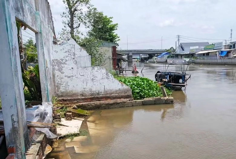Cần Thơ chật vật ứng ph&oacute; với sạt lở hai b&ecirc;n bờ s&ocirc;ng- Ảnh 3.