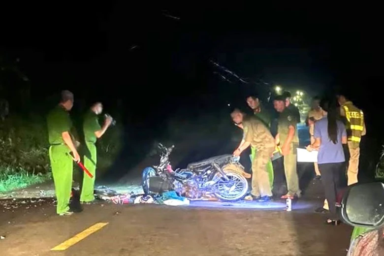 Cơ quan chức năng kh&aacute;m nghiệm hiện trường vụ tai nạn - Ảnh: CTV.